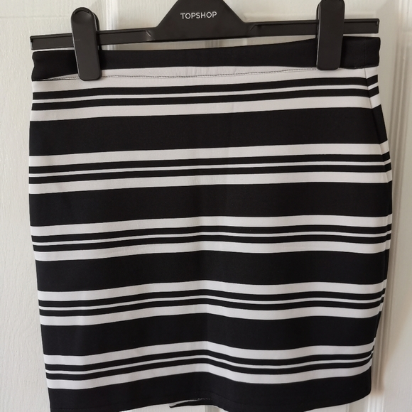 A&F mini skirt - Picture 2 of 4